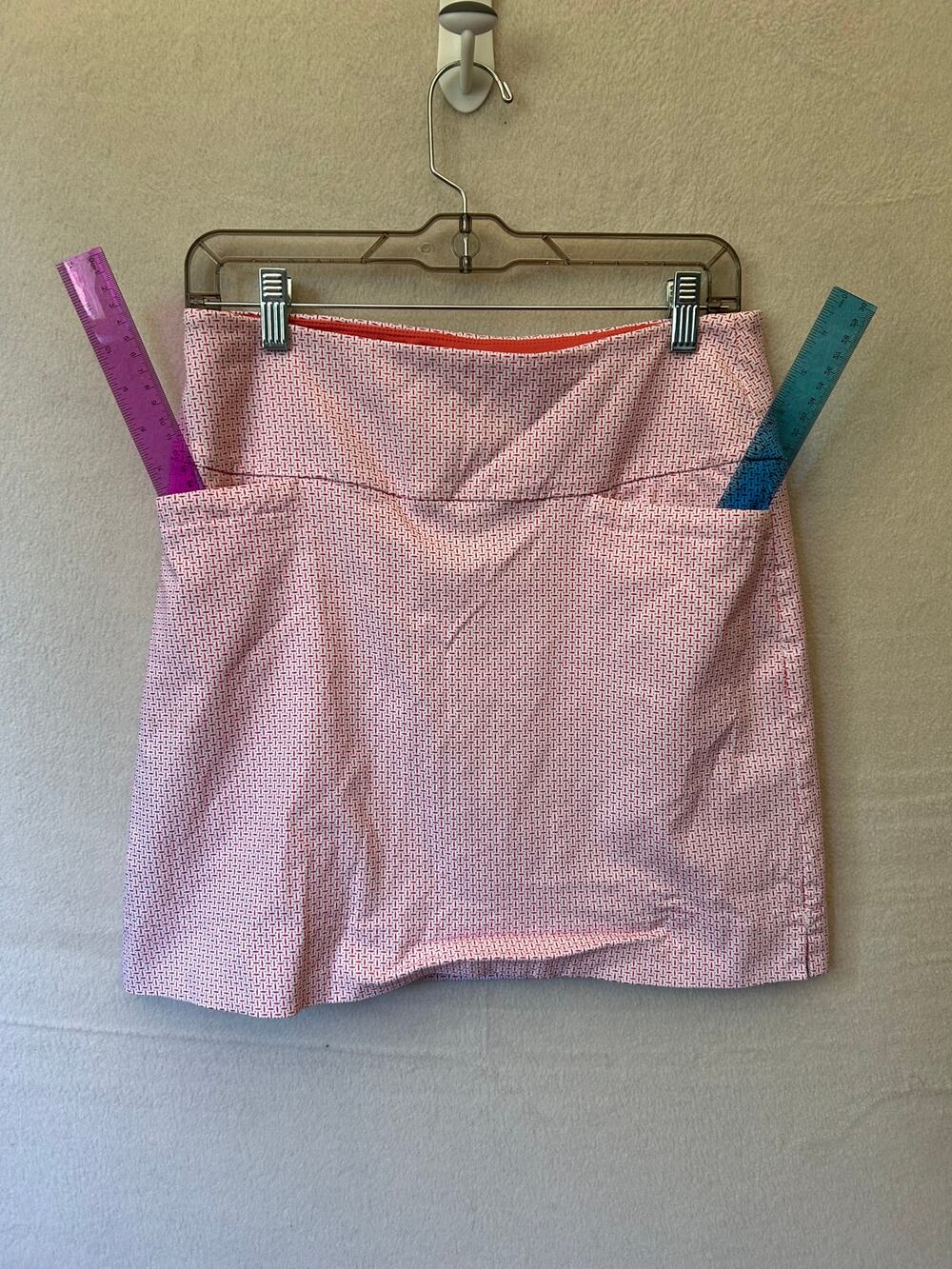 SC & Co Womens Skort Size M Coral White Geometric Pull On Stretch